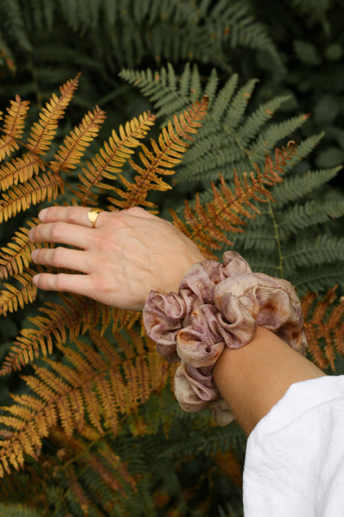 Silk Scrunchy | Seidenschrunchy - black tea & eldeberries