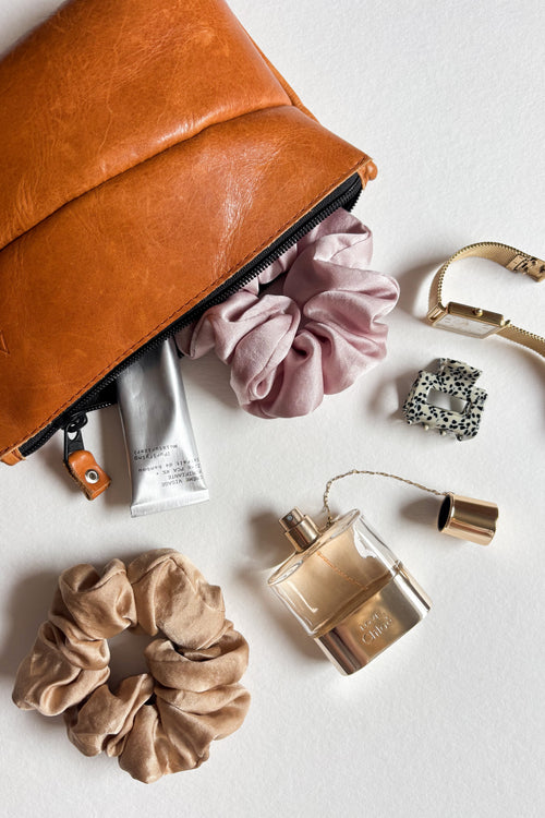 Silk Scrunchy | Seidenschrunchy gefärbt mit Schwarzem Tee